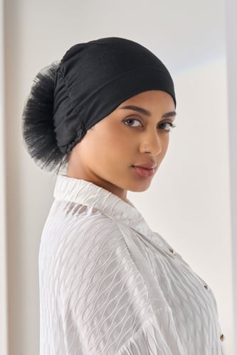 امطة بف قبعة تحت الحجاب