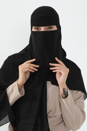 طرحة كوري ونقاب مايل-اسود