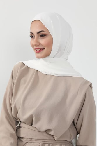 حجاب شيفون بمغناطيس وقبعة بالوسط-اوف وايت
