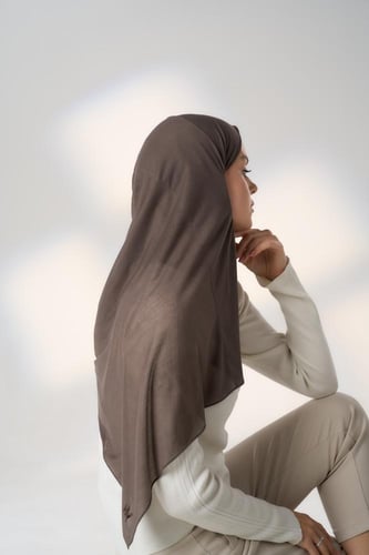 طرحة جاهزة مع مطاط - قصير جهة اليسار