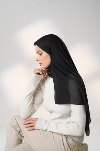 طرحة جاهزة مع مطاط - قصير جهة اليمين