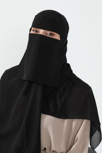 طرحة كوري ونقاب مايل-اسود