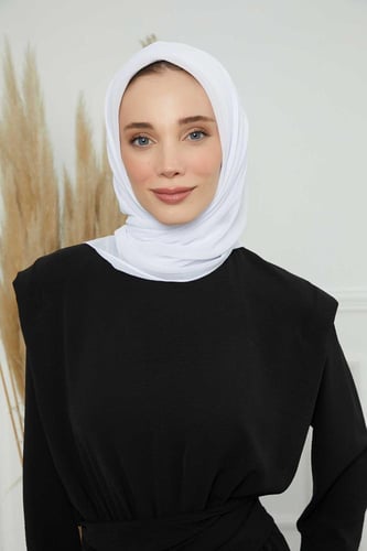 شيفون مثلث مع قبعة مشبوكة