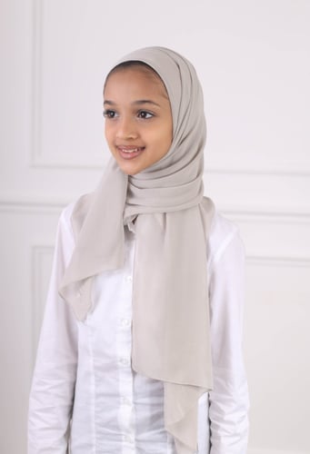 طرحة بناتي شيفون مشبوكة مع قبعة - رمادي