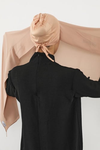 حجاب شيفون بمغناطيس وقبعة بالوسط-بيج