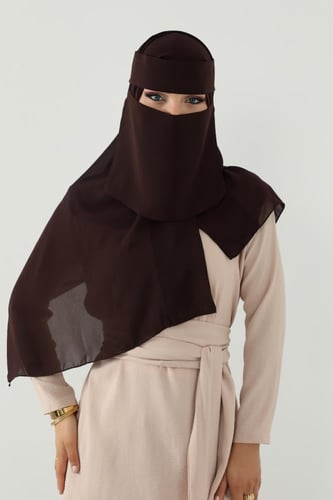 طقم طرحة ونقاب بني