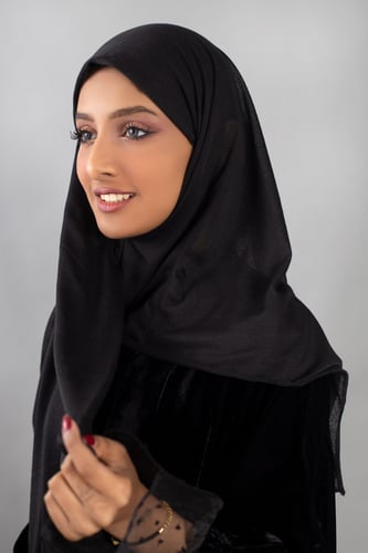 طرحة مخيطة جاهزة- أسود