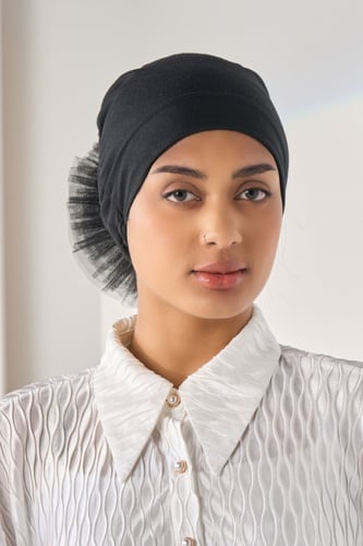 امطة بف قبعة تحت الحجاب