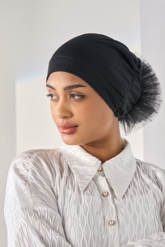 امطة بف قبعة تحت الحجاب