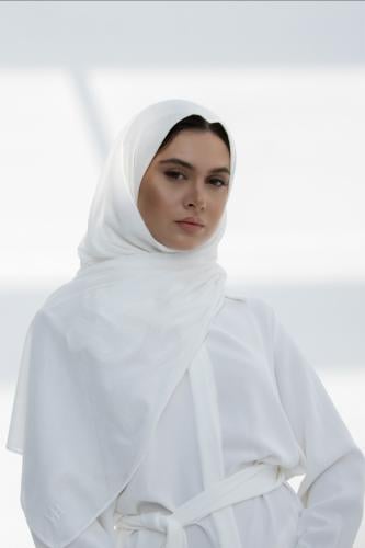 حجاب مع فتحة عند الاذن عادي- ابيض