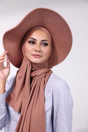 حجاب الشاطي مع قبعة