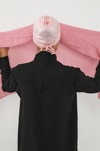 حجاب شيفون بمغناطيس وقبعة بالوسط