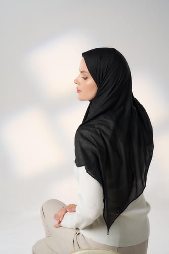 طرحة جاهزة مع مطاط - قصير جهة اليمين