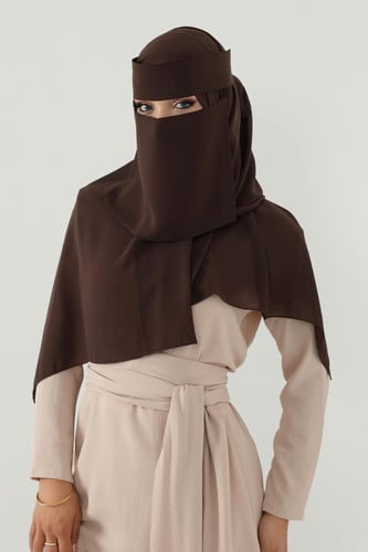 طقم طرحة ونقاب بني