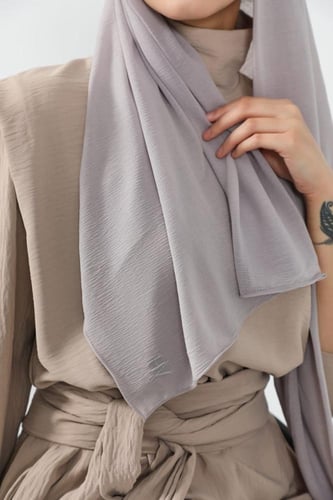 طرحة كرنشي مخيطة-رمادي