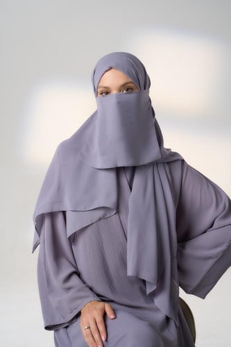 لثام مع طرحة رمادي