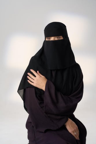 طرحة كوري ونقاب حرير من الداخل-اسود