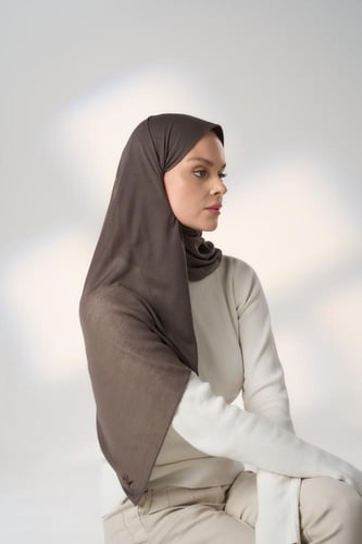 طرحة جاهزة مع مطاط - قصير جهة اليسار