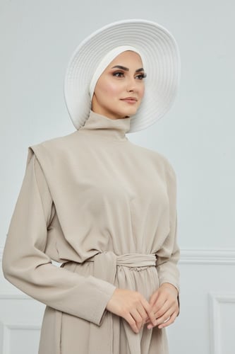 حجاب الشاطئ مع توربان - أوف وايت