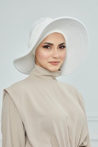 حجاب الشاطئ مع توربان - أوف وايت