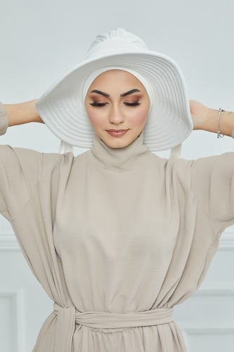 حجاب الشاطئ مع توربان - أوف وايت