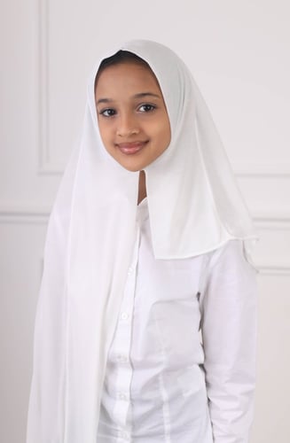 طرحة بناتي مخيطة- أوف وايت