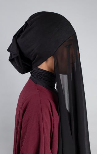 طرحة شيفون مع قبعة مشبوكة - اسود