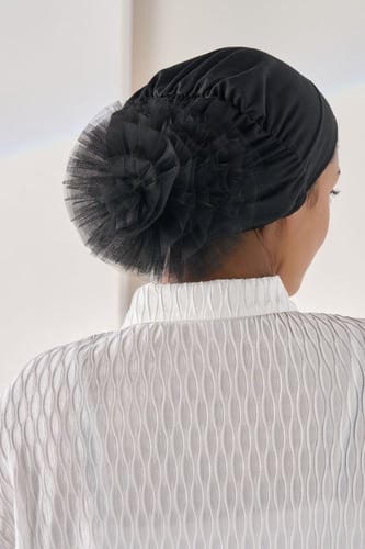 امطة بف قبعة تحت الحجاب