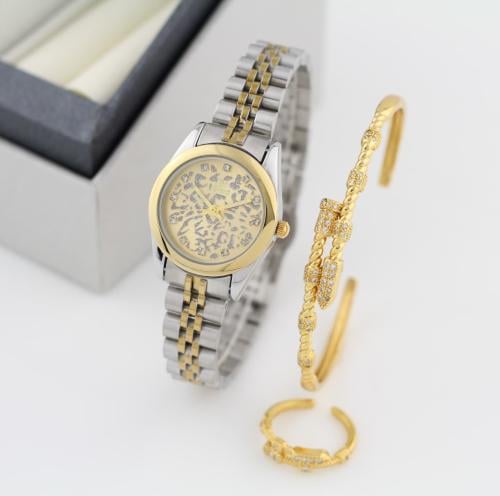 طقم نسائي EV