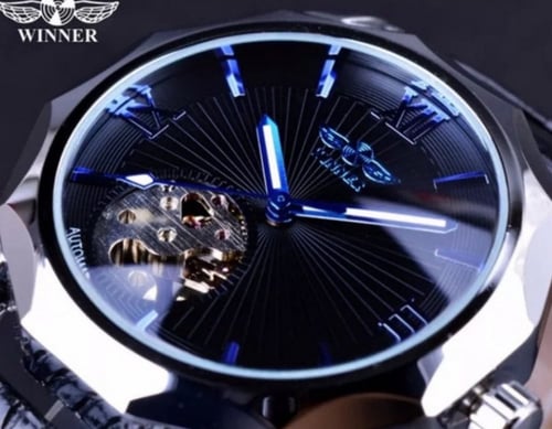 ساعة winner المميزة