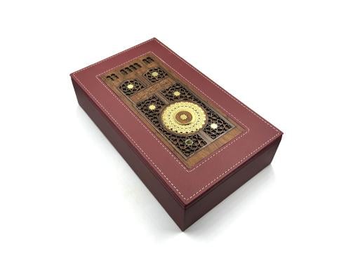 علبة فاخرة ثلاثية الابعاد لون عنابي مع داخلية مخمل...