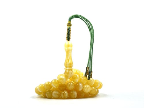 سبحة كهرمان مطوق بياض فرز مميز