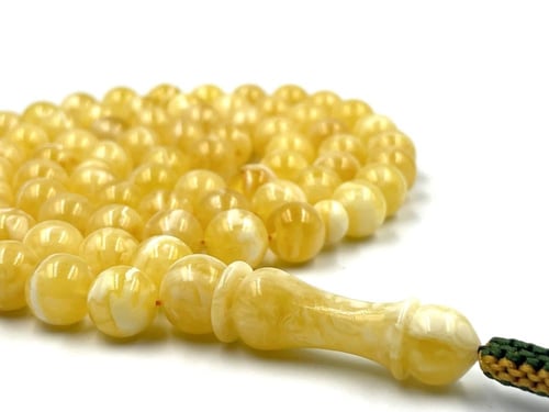 سبحة كهرمان مطوق بياض فرز مميز