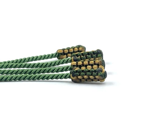 سبحة كهرمان مطوق بياض فرز مميز