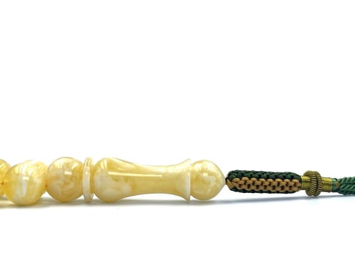 سبحة كهرمان مطوق بياض فرز مميز