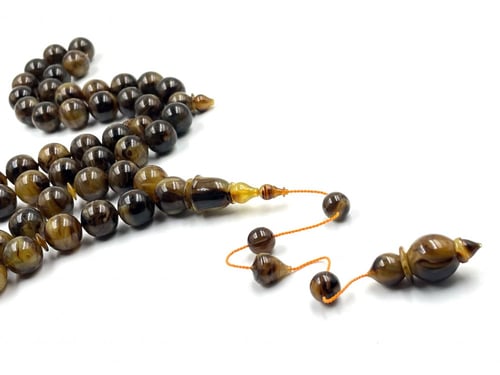 سبحة بكلايت مفروزة من عصي ضبعة معرقة بشفافية صب قد...