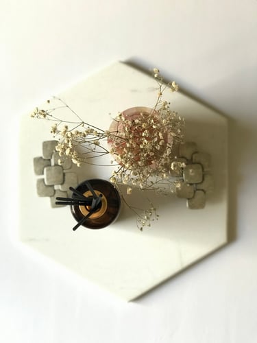 صحن رخام أبيض سداسي