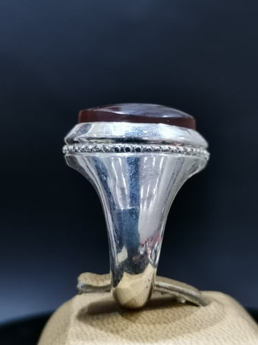 خاتم الفضة بحجر عقيق يماني كبدي بصياغة عقيل عيار ا...