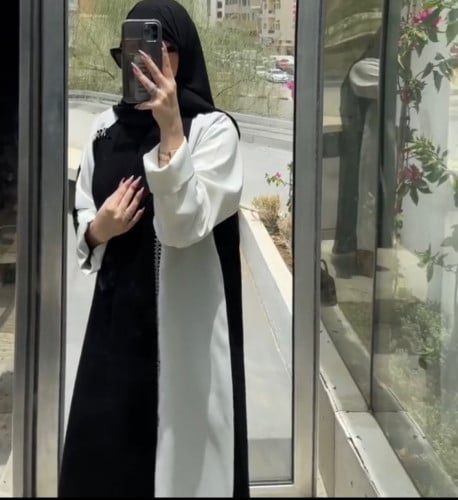 عباية كريب بخطوط واسعه ابيض واسود