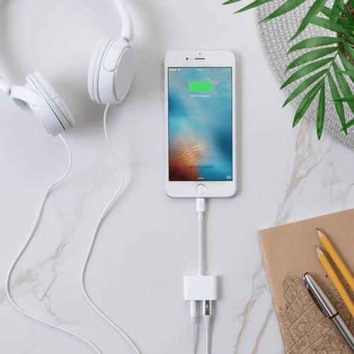 وصلة شاحن و سماعة بنفس الوقت لايتننج Belkin - منفذ...