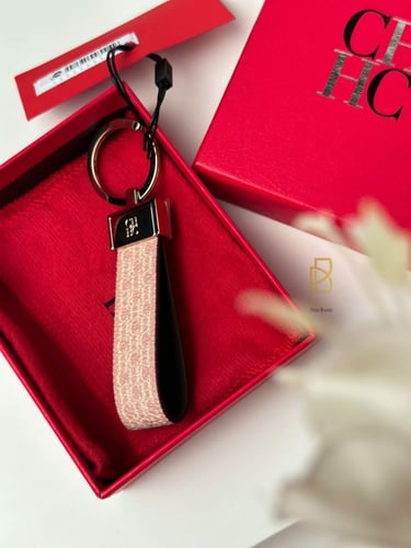 تعليقة مفاتيح كارولينا هيريرا