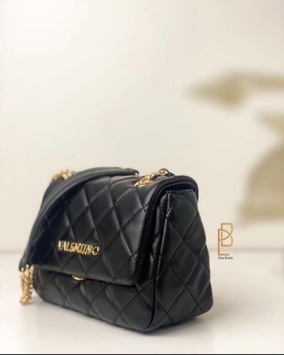 شنطه من فلنتينو