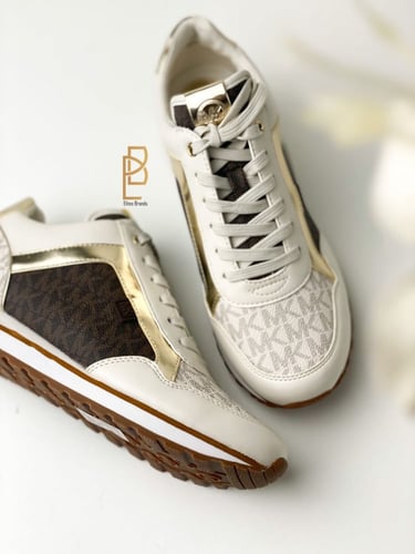 جزمة من مايكل كورس