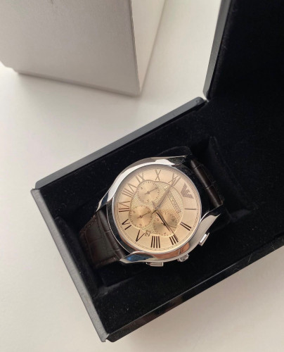 ساعة من امبيريو ارماني