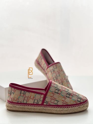 جزمة كارولينا هيريرا