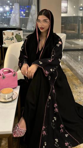 Abaya with floral embroidery