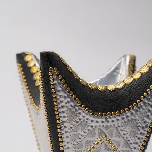 ملكي أسود و فضي