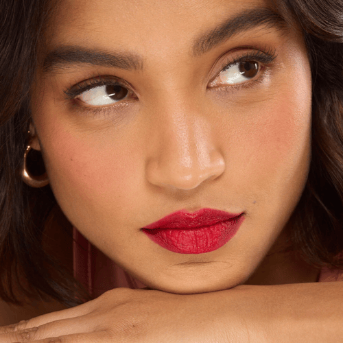 أحمر شفاه سائل ثورة إير بلور مطفي ناري من ريفليوشن...