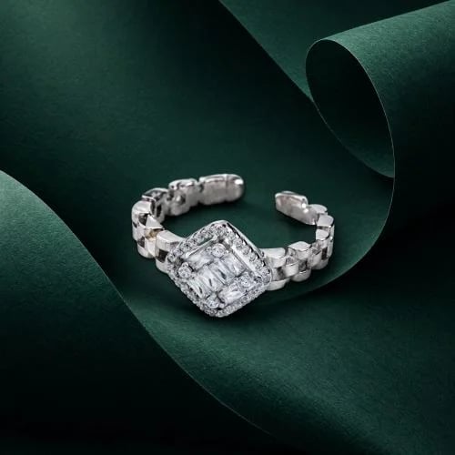 خاتم فضة 925 بحجر مربع (باغيت) وساق مرصعة – Auroria