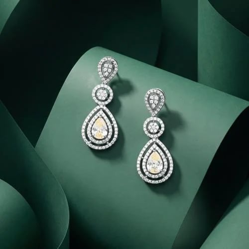 حلق فضة 925 متدلٍ بشكل قطرة – Evolaré